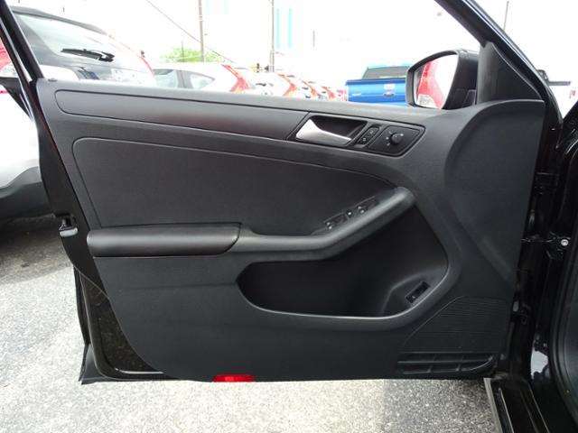 2014 Volkswagen Jetta 4dr Sedan 5M